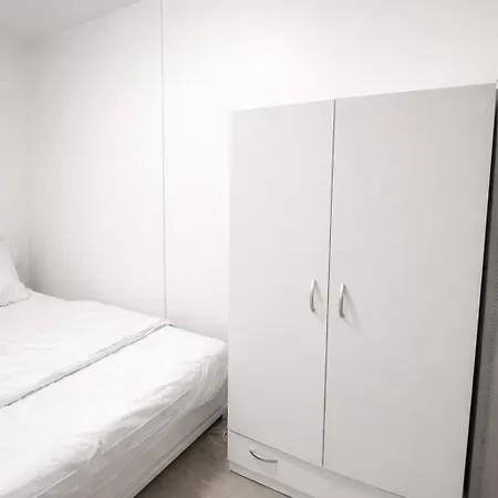Cozy F1 16th Arrondissement Apartment *